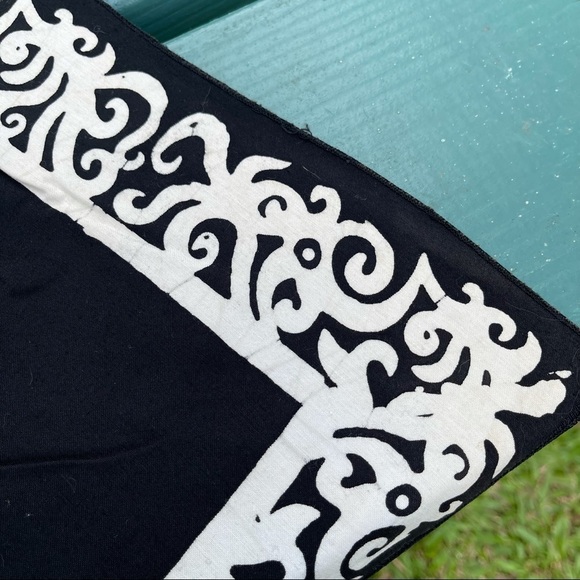 Malaysian Batik Tablecloth Tapestry Rectangle and Set Of 6 Cloth Napkins Set - Picture 11 of 16